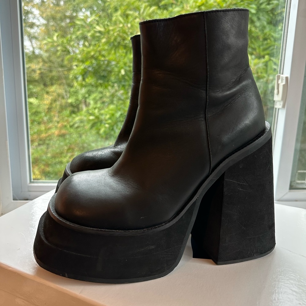 UNIF Brat boots